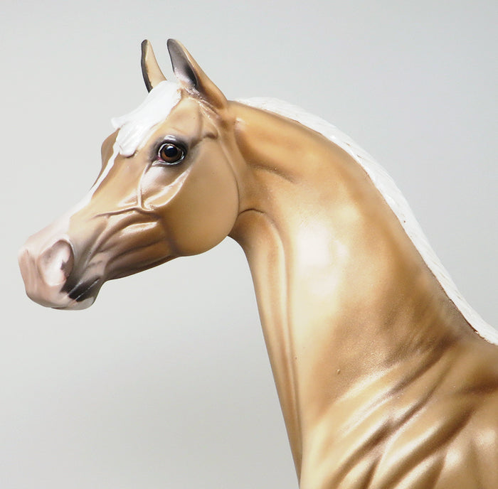 BEAUTY IN THE MYSTERY "BEAUTY" - OOAK PALOMINO ARABIAN MODEL HORSE - 2/5