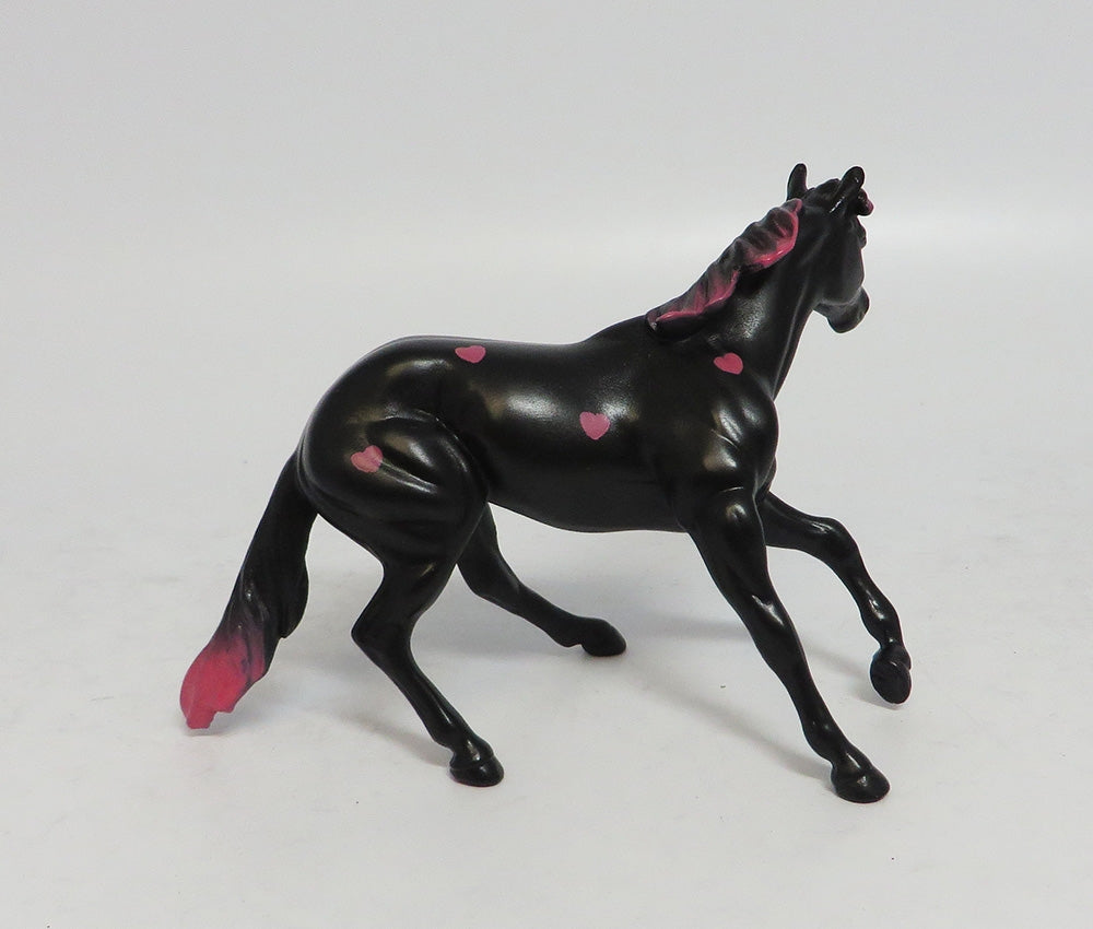 BLACK HEART-OOAK PINK AND BLACK HEART DECORATOR CUTTER MODEL HORSE 1-4-18