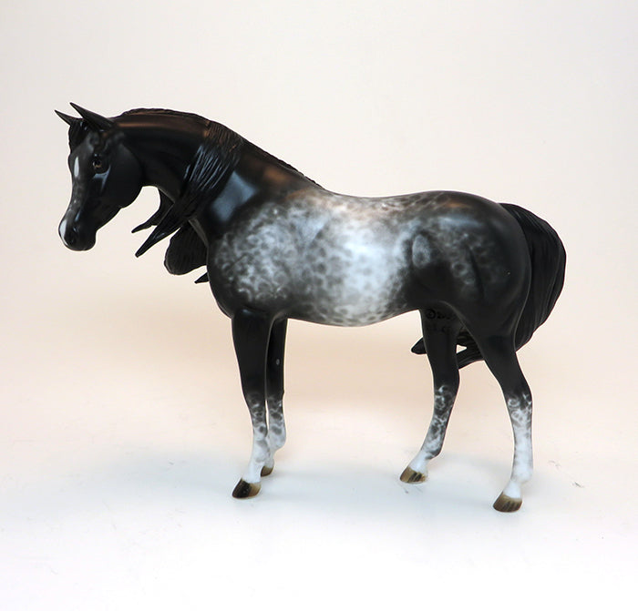 BLACK MODEL HORSE