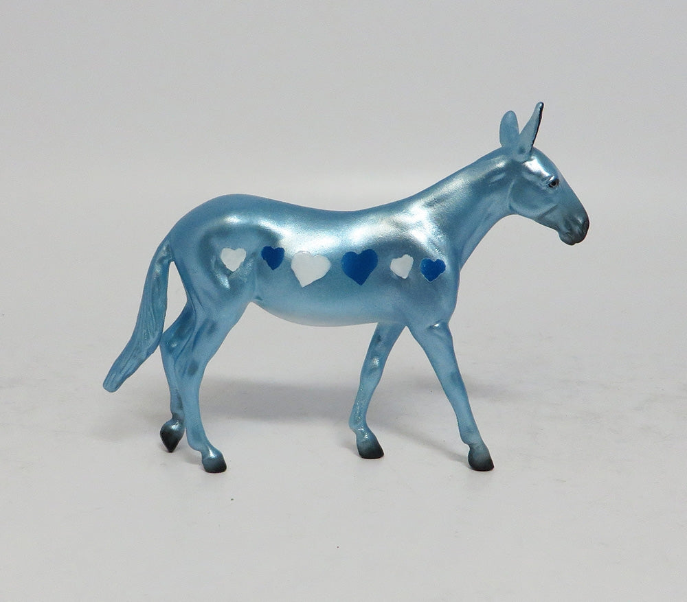 FLIRT-OOAK BLUE DECORATOR MULE CHIP WITH BLUE AND WHITE HEARTS MODEL HORSE 1-17-18