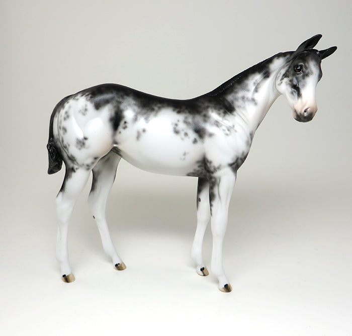 BLACK MODEL HORSE