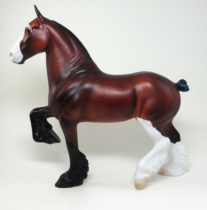 ADORE - OOAK BAY TROTTING DRAFTER MODEL HORSE - 2/5