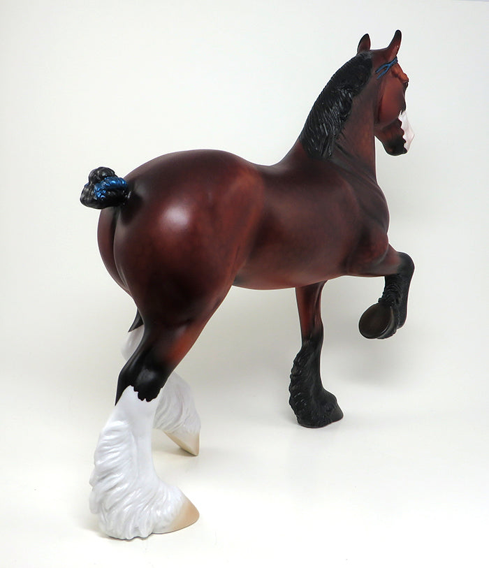 ADORE - OOAK BAY TROTTING DRAFTER MODEL HORSE - 2/5