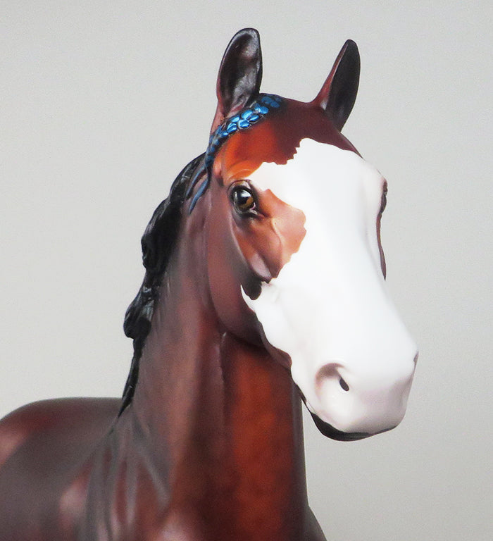 ADORE - OOAK BAY TROTTING DRAFTER MODEL HORSE - 2/5