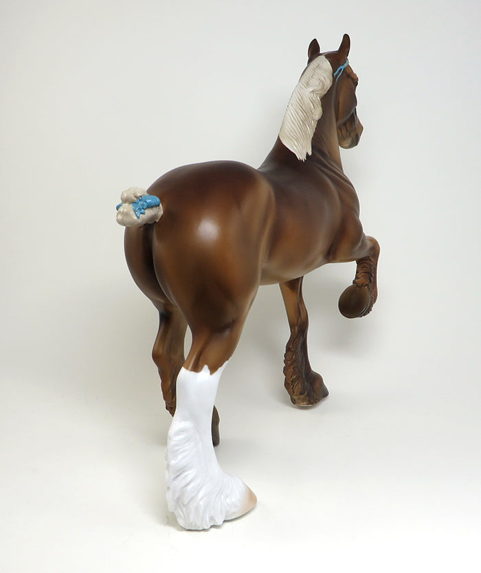 WIKI WORKS - OOAK DARK BLONDE TROTTING DRAFTER MODEL HORSE - 2/5