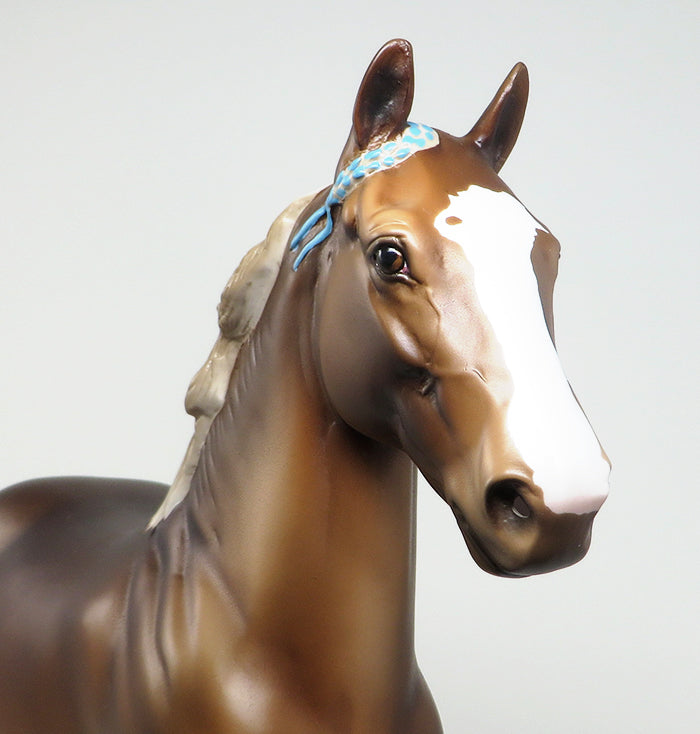 WIKI WORKS - OOAK DARK BLONDE TROTTING DRAFTER MODEL HORSE - 2/5