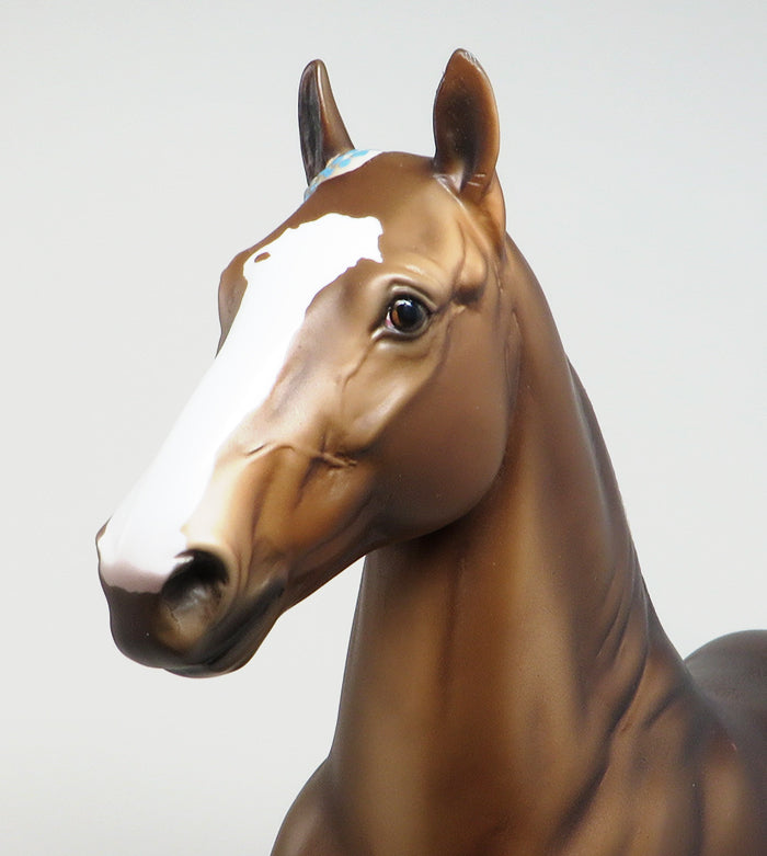 WIKI WORKS - OOAK DARK BLONDE TROTTING DRAFTER MODEL HORSE - 2/5
