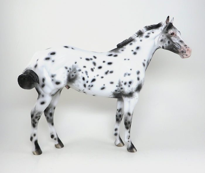 SHERYL LEISURE Model Horse