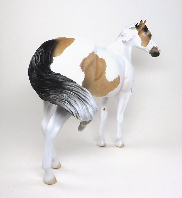 ISH  MODEL HORSE