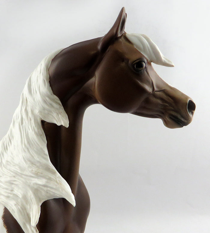 GOLDEN BASK-OOAK ETCHED CHESTNUT PAINT ARABIAN MODEL HORSE 1/13