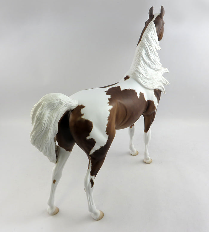 GOLDEN BASK-OOAK ETCHED CHESTNUT PAINT ARABIAN MODEL HORSE 1/13