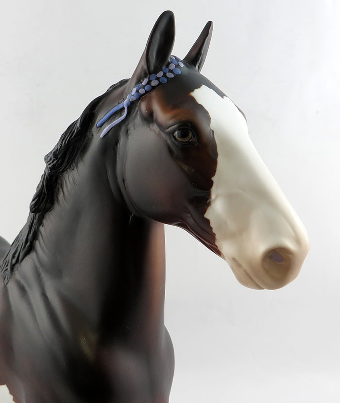 HUEY-OOAK DAPPLE BAY PAINT TROTTING DRAFTER MODEL HORSE 1/13