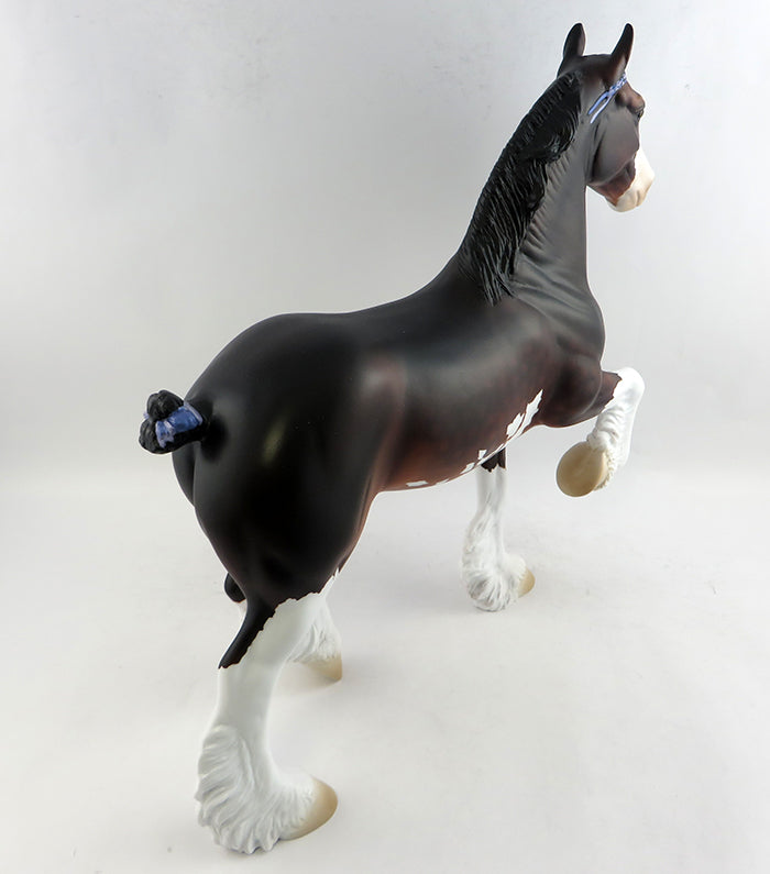 HUEY-OOAK DAPPLE BAY PAINT TROTTING DRAFTER MODEL HORSE 1/13