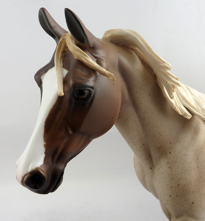 STRAWBERRY MOON-OOAK STRAWBERRY ROAN PALOUSE MODEL HORSE 1/17