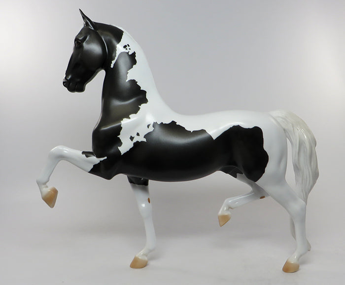 ROLLER-OOAK BLACK AND WHITE PAINT SADDLEBRED MODEL HORSE 8/18
