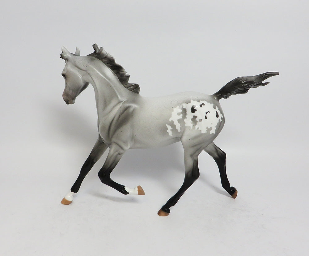 TOWN GAMBLER-LE-3 GREY APPALOOSA YEARLING MODEL HORSE EQUINE AFFAIRE 18