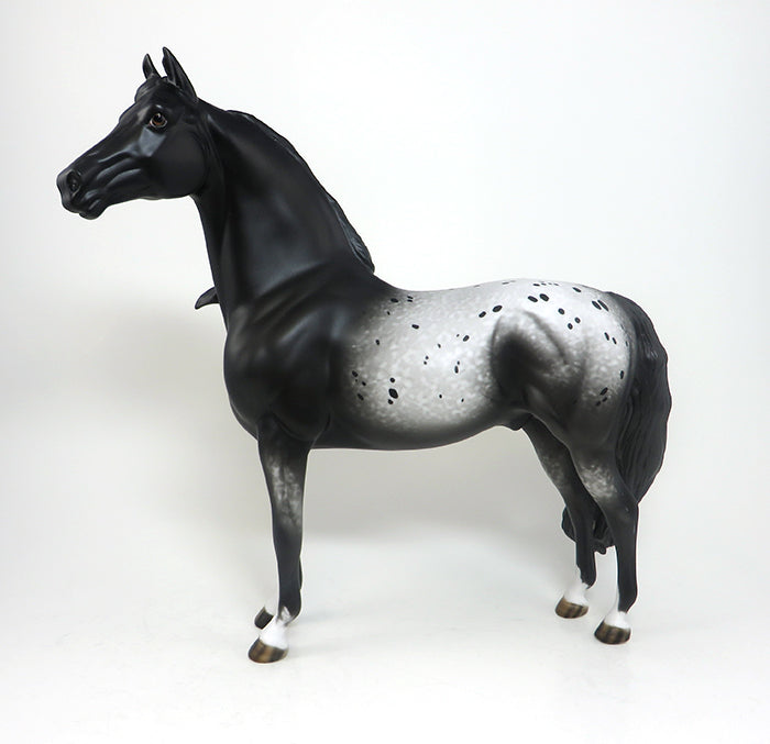 BLACK MODEL HORSE