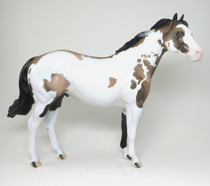 LIMITED EDITION MODEL HORSE