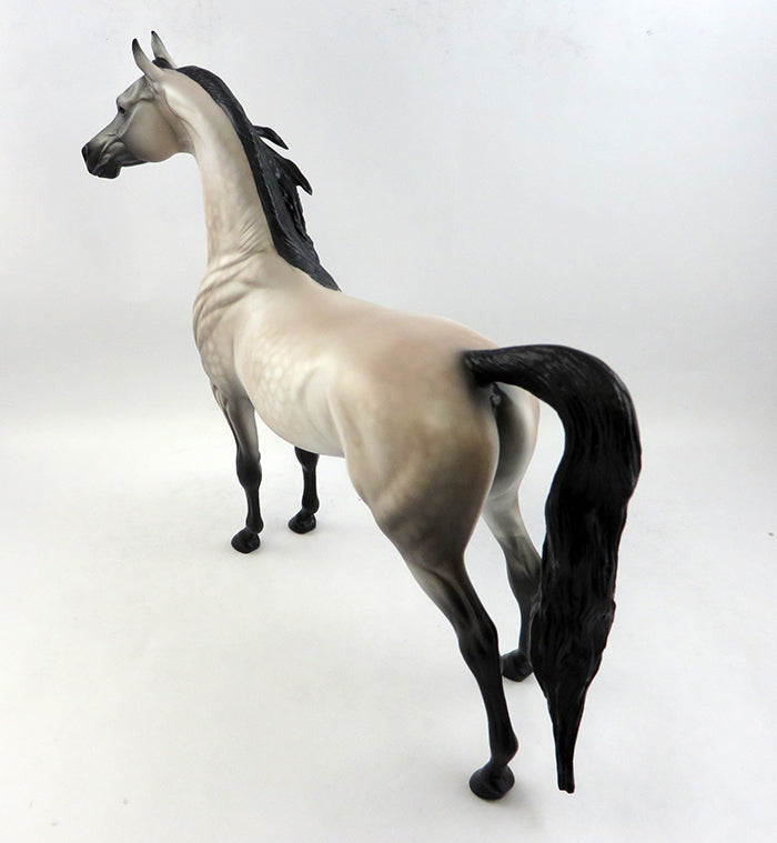 HANDSOME N GOOD-OOAK DAPPLE ROSE GREY ARABIAN MODEL HORSE 1/25