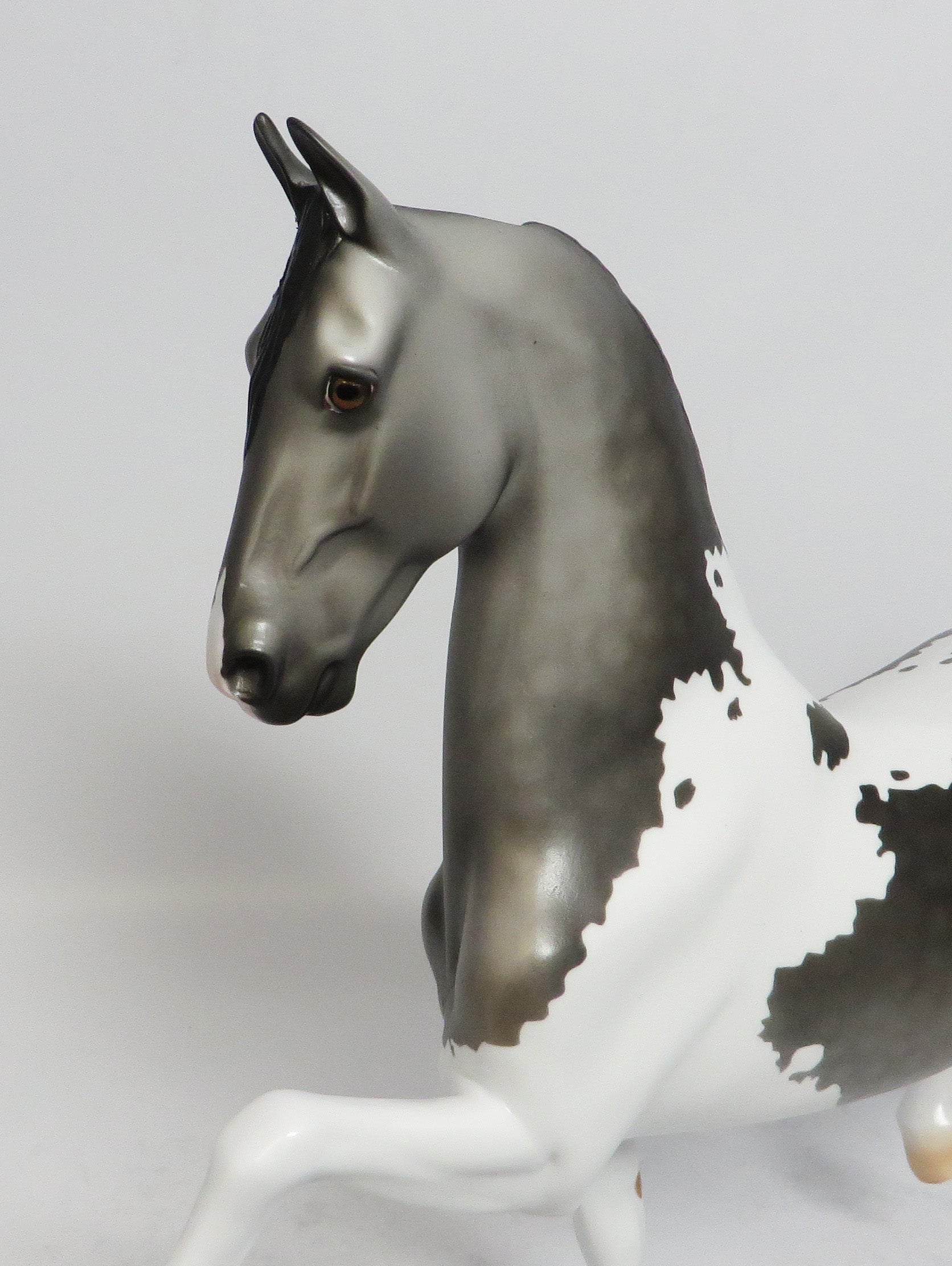 NIVEN-LE-4 GREY PAINT SADDLE BRED MODEL HORSE SUPER BOWL SALE 2018