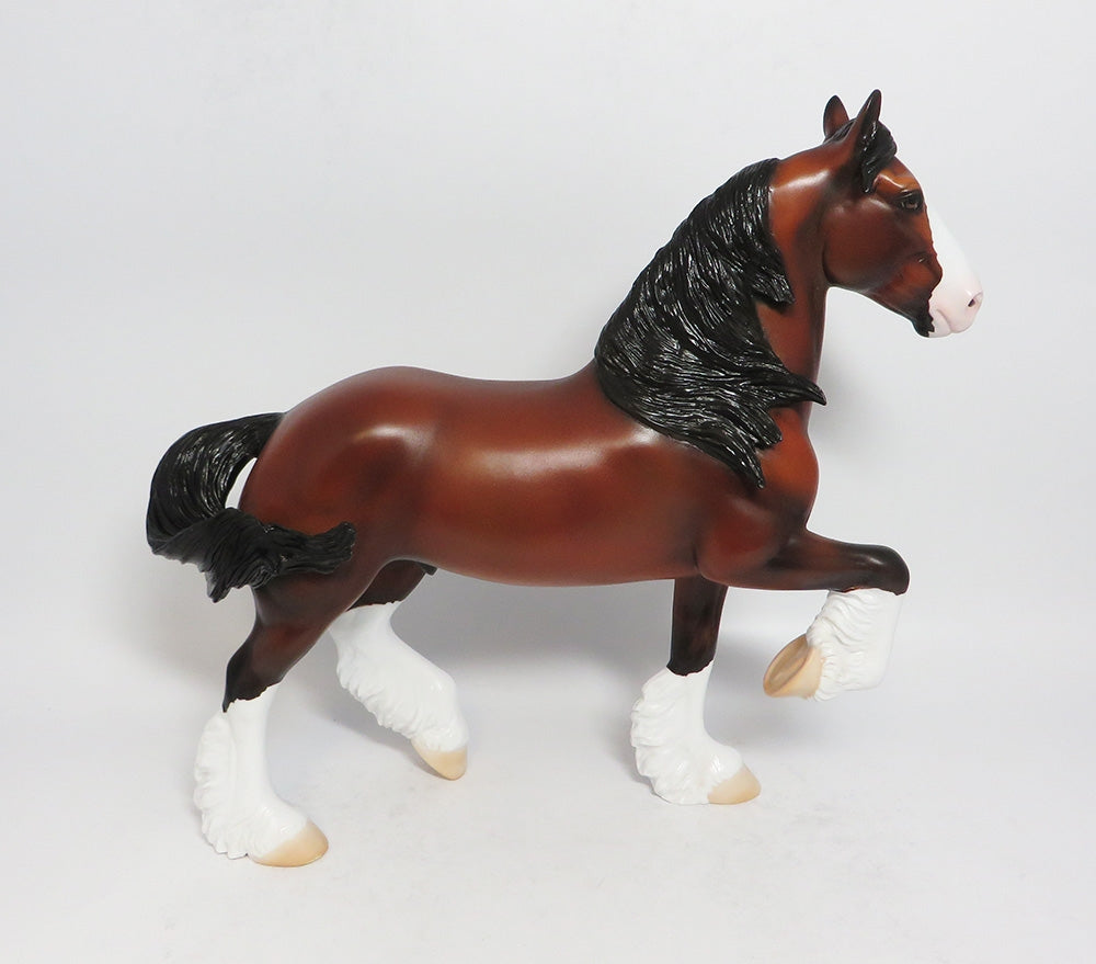 MACKLIN-LE-3 BAY TROTTING DRAFTER WITH WINDSWEPT MANE AND TAIL MODEL HORSE SUPER BOWL SALE 2018