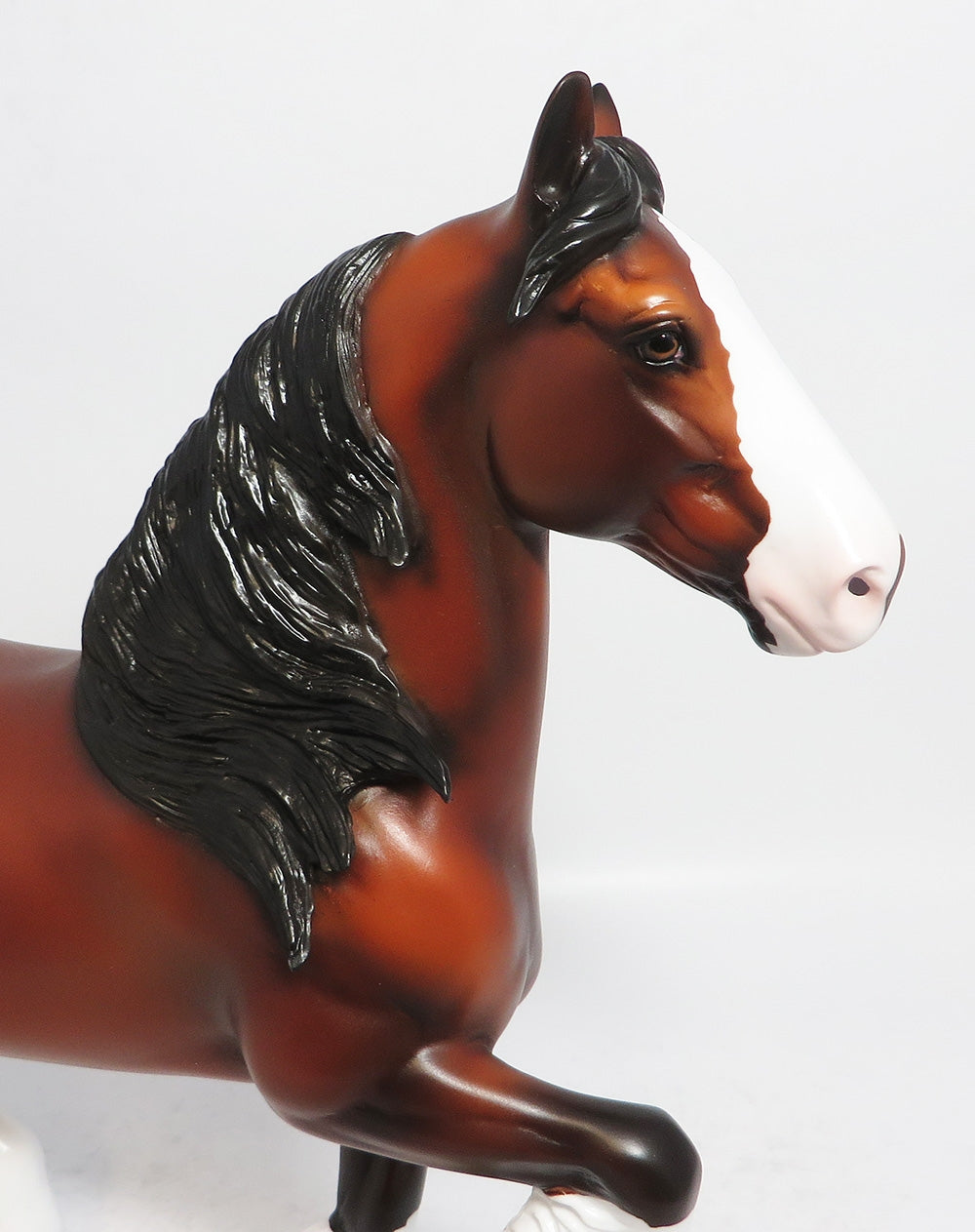 MACKLIN-LE-3 BAY TROTTING DRAFTER WITH WINDSWEPT MANE AND TAIL MODEL HORSE SUPER BOWL SALE 2018