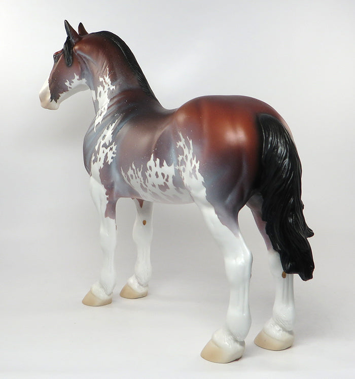 THEON-BAY PINTO SABINO STANDING DRAFTER MODEL HORSE 8/25