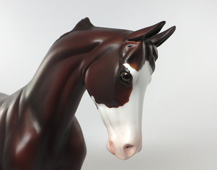 BREEZIN&#39; BY-OOAK CHESTNUT PAINT THOROUGHBRED MODEL HORSE 8/26