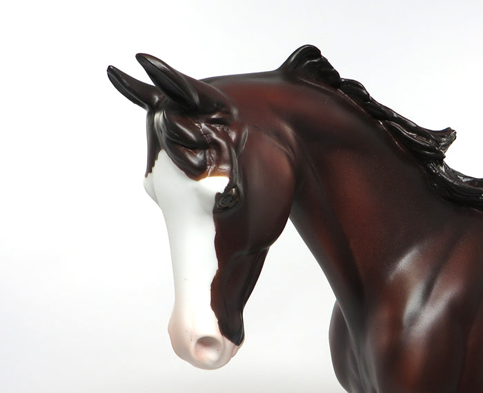 BREEZIN&#39; BY-OOAK CHESTNUT PAINT THOROUGHBRED MODEL HORSE 8/26