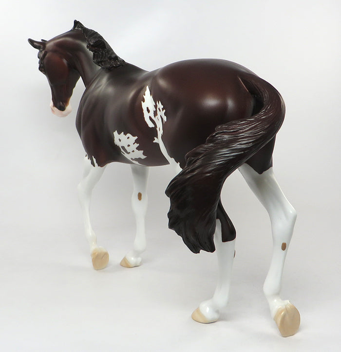 BREEZIN&#39; BY-OOAK CHESTNUT PAINT THOROUGHBRED MODEL HORSE 8/26