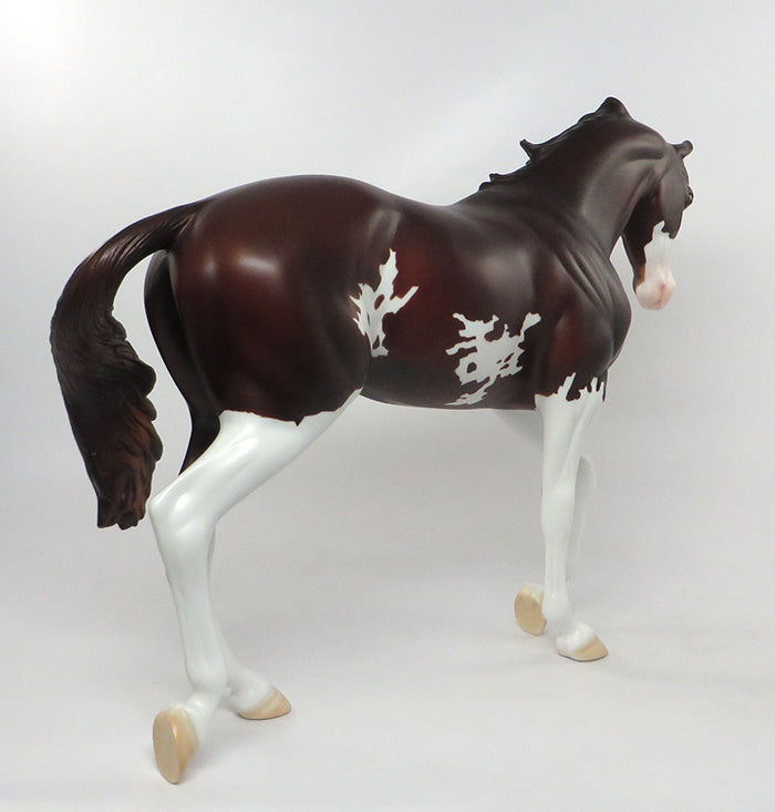 BREEZIN&#39; BY-OOAK CHESTNUT PAINT THOROUGHBRED MODEL HORSE 8/26