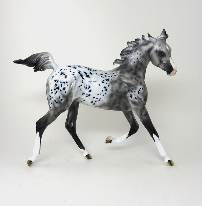 MODEL HORSE YEARLING