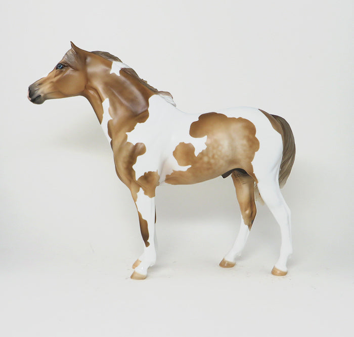 MODEL HORSE MUSTANG 