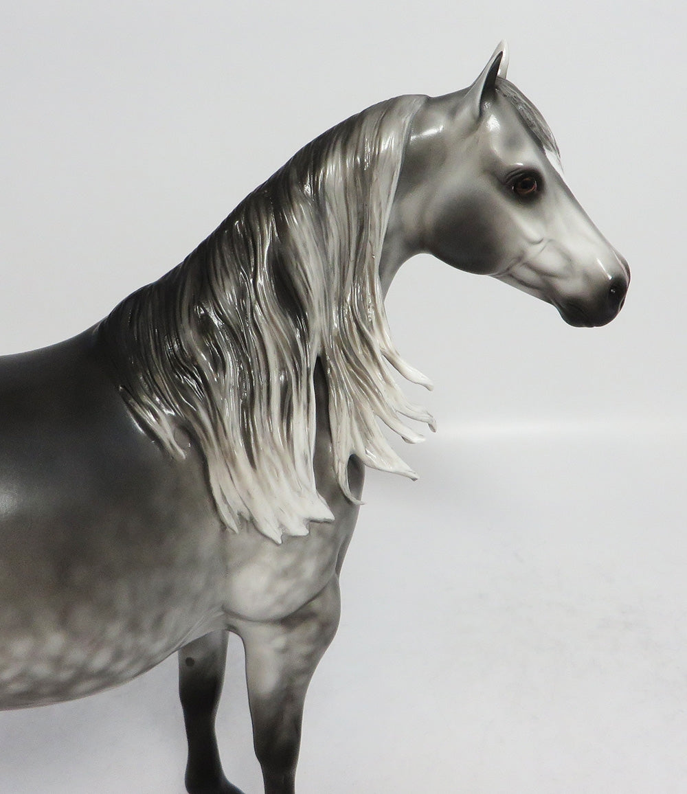 MAGUIRE-OOAK DAPPLE GREY ISH MODEL HORSE BY SHERYL LEISURE
