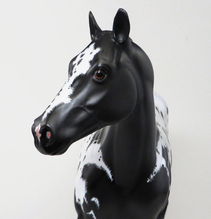 BLACK MODEL HORSE