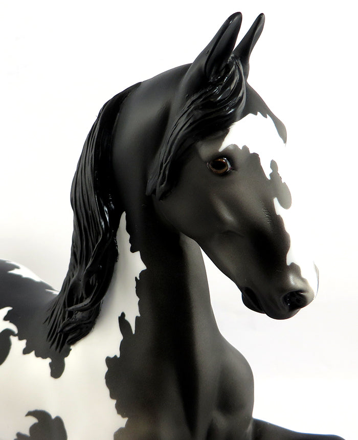 OKIE-OOAK BLACK PAINT SADDLEBRED MODEL HORSE 1/27