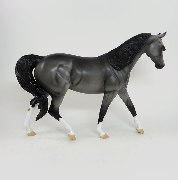 Model Horses - SKIP N TWIST