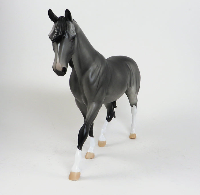 SKIP N TWIST Model Horse Pony