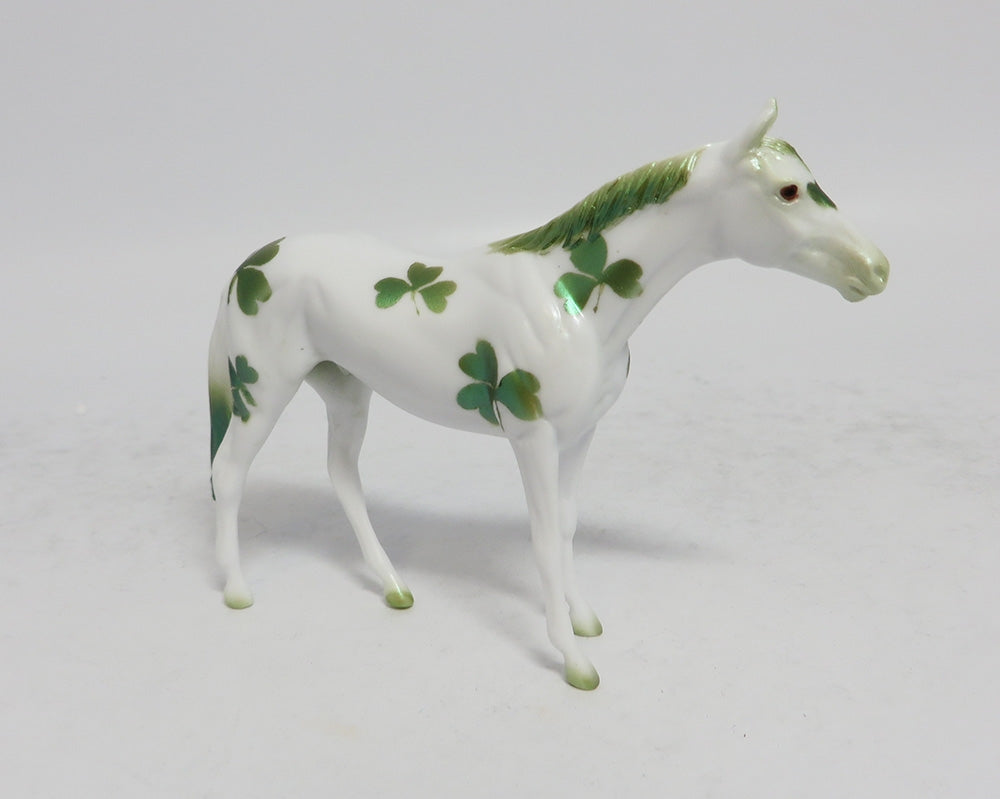BOURBON-OOAK ST PATTYS DAY DECORATOR THOROUGHBRED CHIP MODEL HORSE 2-26-18