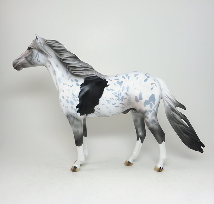 MUSTANG MODEL HORSE