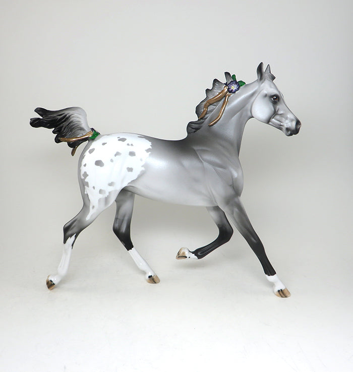 YEARLING MODEL HORSE