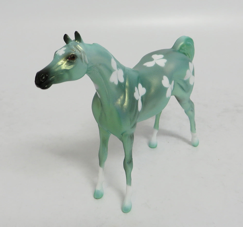 GUINESS-OOAK ST. PATRICK&#39;S DAY DECORATOR ARABIAN CHIP 2/20/18