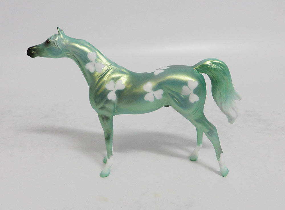 GUINESS-OOAK ST. PATRICK&#39;S DAY DECORATOR ARABIAN CHIP 2/20/18