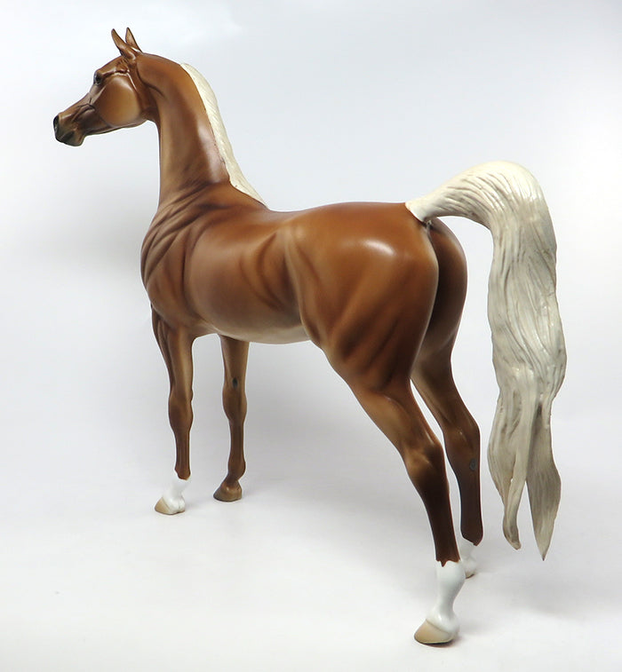 ABERNATHY-OAAK CHESTNUT ARABIAN MODEL HORSE 9/8