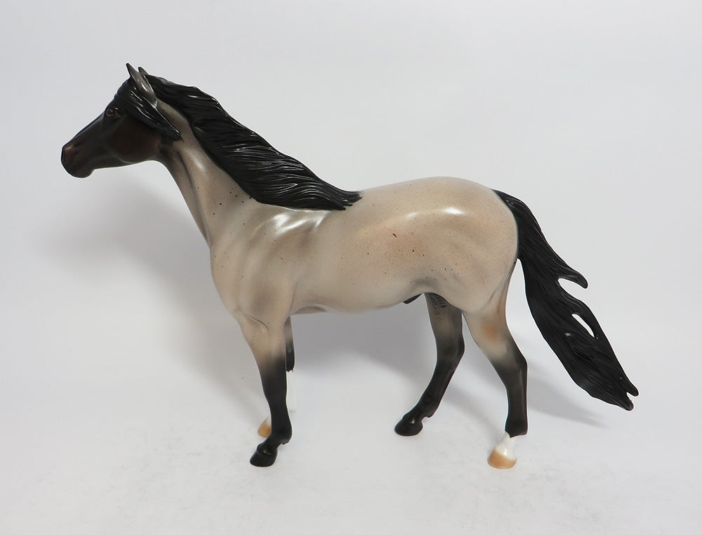 HERSHEY MOON-OOAK BAY ROAN MUSTANG MODEl HORSE MIDWEST FAIR 2018