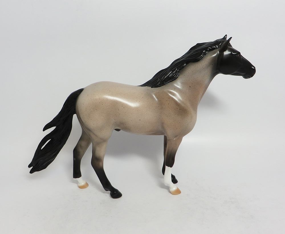 HERSHEY MOON-OOAK BAY ROAN MUSTANG MODEl HORSE MIDWEST FAIR 2018