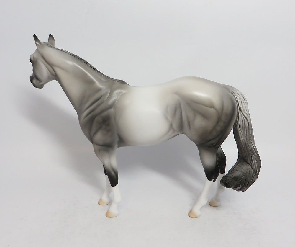 DORIAN GREY-OOAK GREY ISH MODEL HORSE MIDWEST FAIR 2018