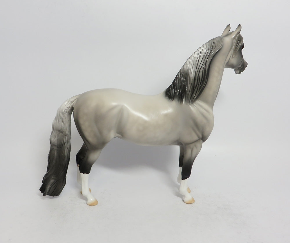 GETTIN&#39; LIPPY-OOAK GREY MORDAN MODEL HORSE MIDWEST FAIR 2018