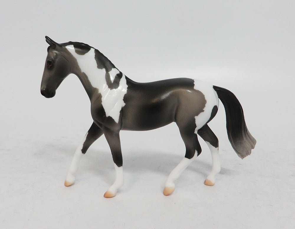 BIJOU-OOZK GREY ETCHED PAINT MODEL HORSE EQUINE AFFAIRE 2018