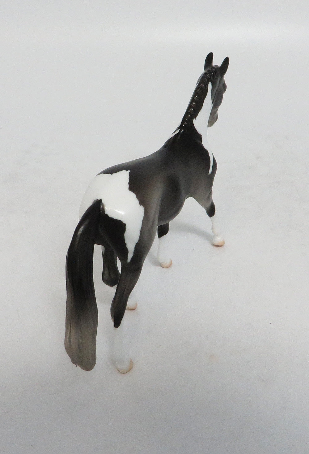 BIJOU-OOZK GREY ETCHED PAINT MODEL HORSE EQUINE AFFAIRE 2018